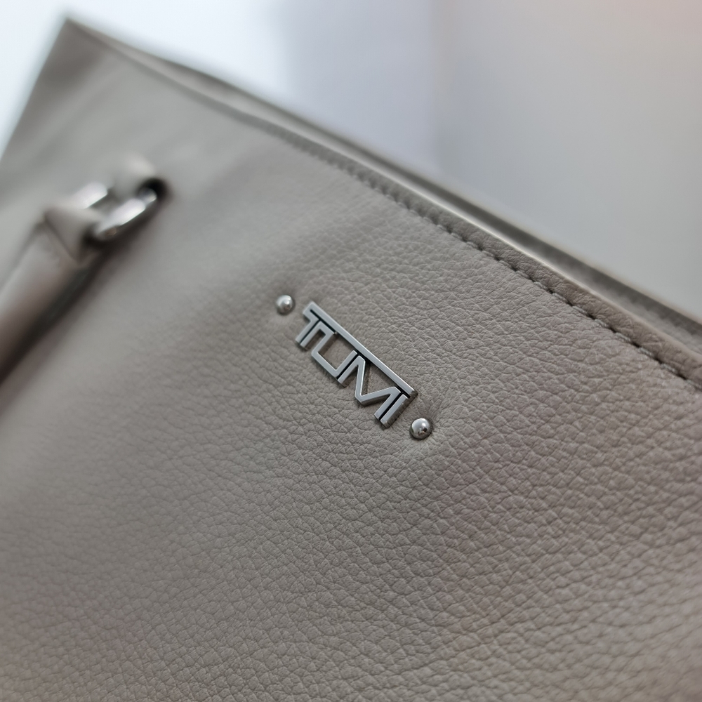 Tumi leather 'Carolina Voyageur' laptop tote and travel bag - Picture 5 of 10